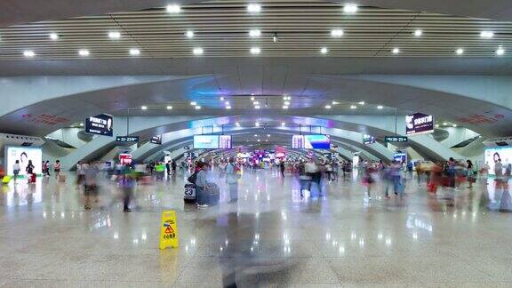 广州火车站拥挤的大厅全景4k时间推移中国