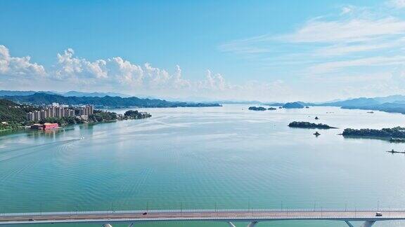 美丽的千岛湖自然景观的航拍镜头在春安杭州中国浙江省