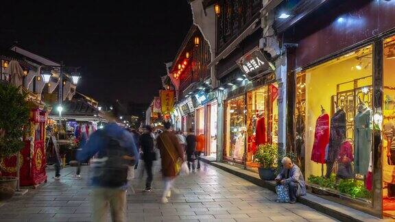 杭州市夜景时间照亮了中国著名的拥挤的步行街全景