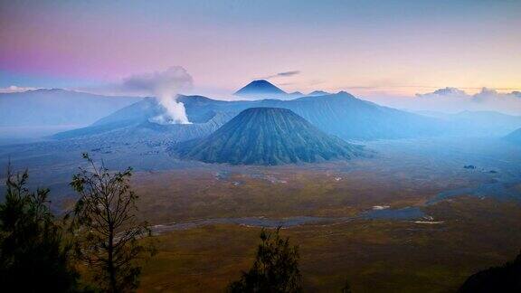 日落时的布罗莫火山东爪哇印度尼西亚
