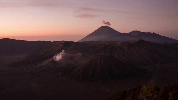 印度尼西亚东爪哇的布罗莫火山的日出