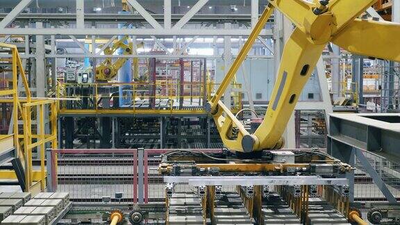 工厂的机器在一条线上和砖块一起工作