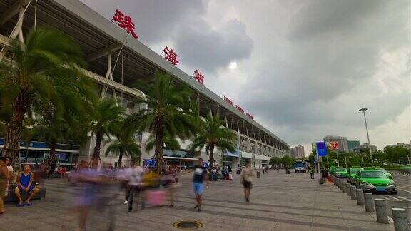 天珠海火车站广场拥挤的全景4k时间跨度的中国