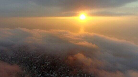 开普敦多云日落的航拍图