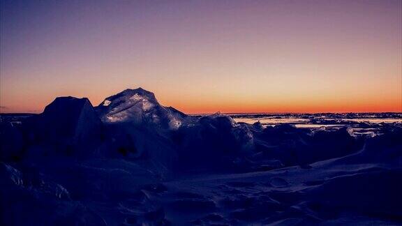 夕阳中的冰原