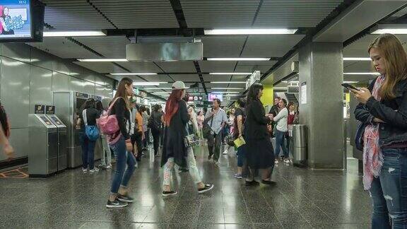 香港地铁系统的繁忙时段香港火车站的人群