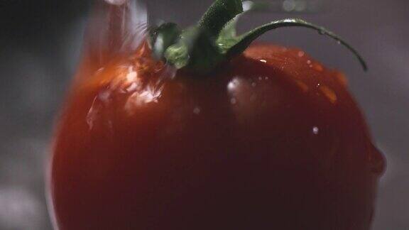 有水滴的番茄
