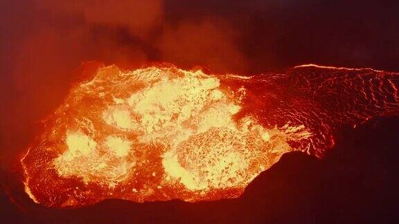 火山口沸腾岩浆