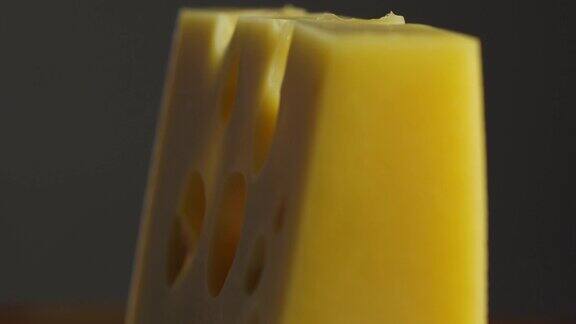 瑞士奶酪与孔靠近奶酪旋转在慢动作背景视频