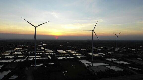 航拍的风车在风力的作用下旋转以一种绿色的生态方式向地球提供可再生能源
