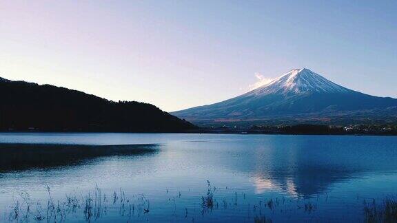 日本富士山从川口湖看
