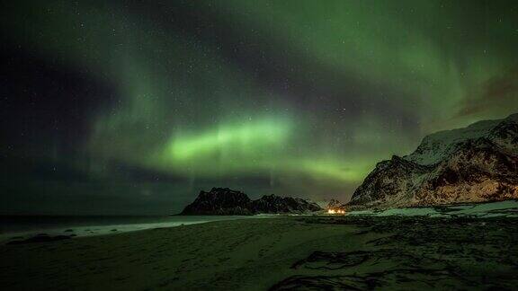 挪威罗浮敦群岛上空的北极光-跟踪拍摄