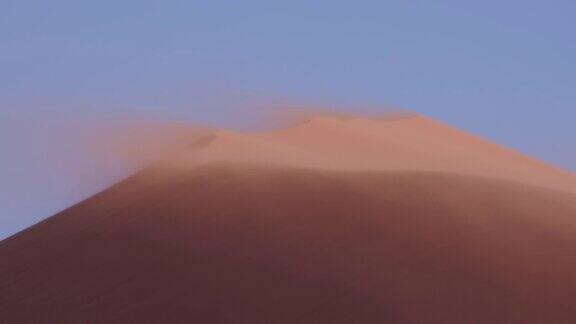 4K大风将沙丘边缘的沙子吹离纳米布-诺克鲁夫特国家公园