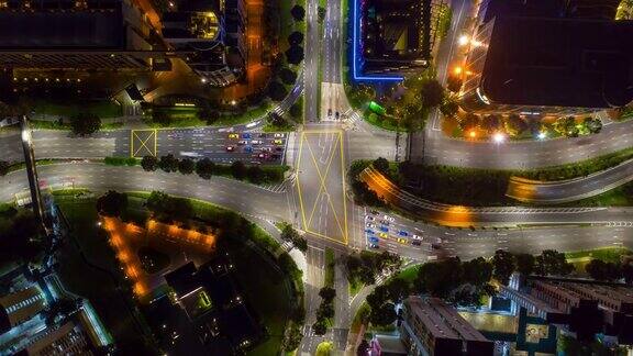 夜间照明新加坡城市中心交通街道空中俯瞰延时全景4k