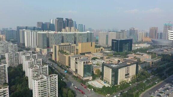 晴天成都市著名的全球中心区交通街道十字路口航拍全景4k中国