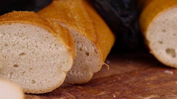 用小麦粉制成的切片软法国面包