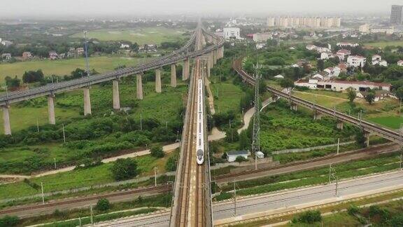中国铁路高架乡村风光