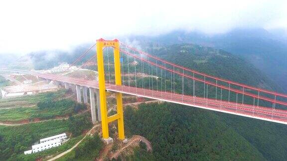 悬索桥鸟瞰图连接之间的山g徽州中国