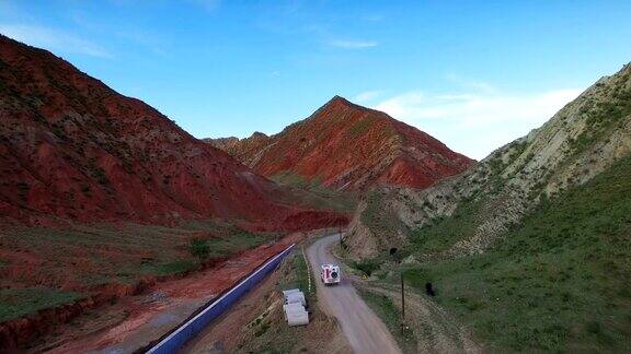 中国新疆天山丹霞地貌鸟瞰图