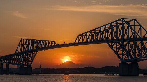 东京门桥上富士钻石的4K时间流逝与河水倒影钻石富士山被称为日落时连接的山每年有2次为这个场景日本