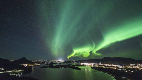 北极光在挪威Hustadvika跳舞的时间间隔4K
