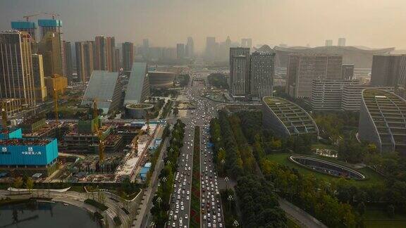 日落时间成都市著名的国家金融中心区交通街道航拍时间全景4k中国
