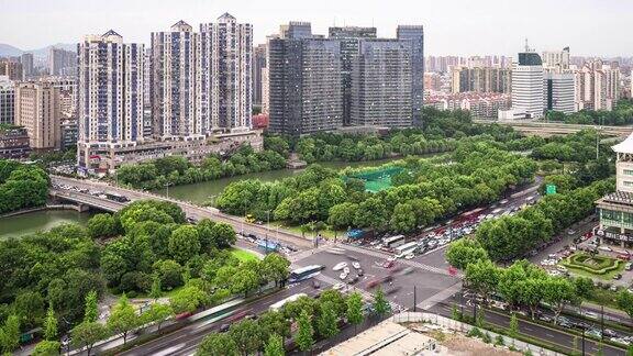 杭州道路上的繁忙交通已持续了很久