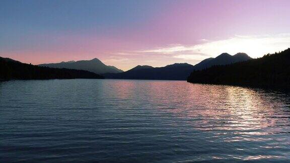日落时分上巴伐利亚的瓦尔辰湖