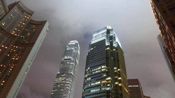 现代商业大厦的夜晚拍摄于亚洲香港