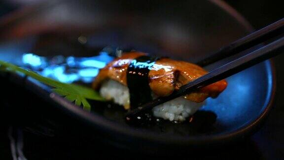 寿司日本料理吃鹅肝寿司