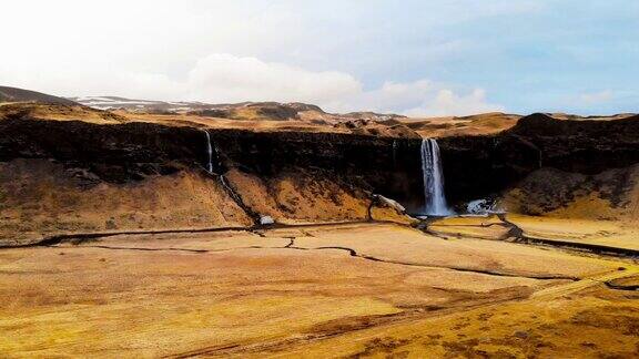 冰岛南部的Seljalandsfoss瀑布鸟瞰图