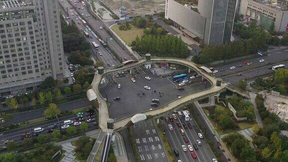 日落黄昏时间杭州市中心交通街道人行天桥航拍全景4k中国