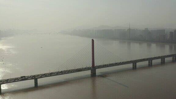 阳光明媚的杭州城河著名交通大桥航拍全景4k中国