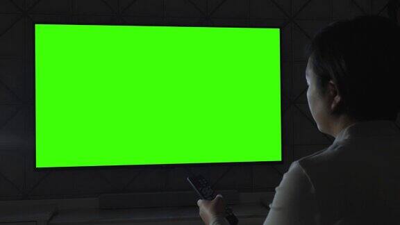 用绿色屏幕看电视