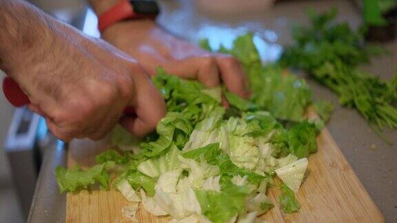 切生菜做沙拉