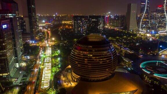 夜景照明杭州市内著名的现代市区交通街道航拍延时全景4k中国