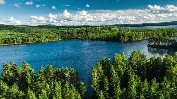 空中风景与瑞典的湖泊和森林
