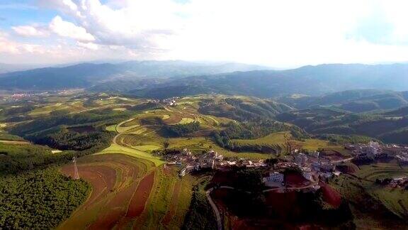 鸟瞰图七彩山在黄昏贵州省中国