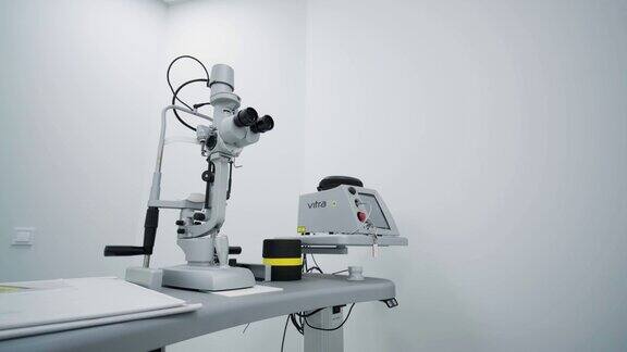 拥有最先进的眼科治疗设备和眼科手术白内障的眼科诊所医学眼科实验室和手术室