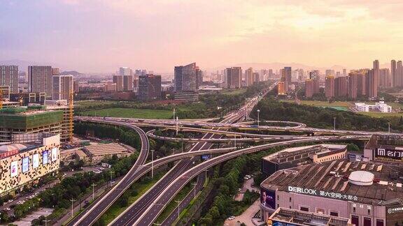 杭州市区十字路口交通繁忙一天晚上