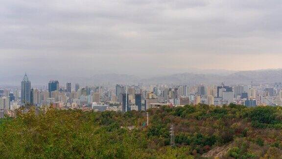 新疆乌鲁木齐的风景仿佛在流逝