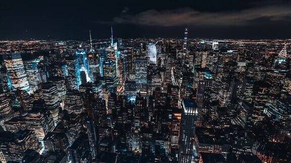 鸟瞰图曼哈顿市中心在夜晚纽约市