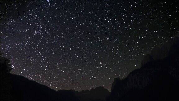 时间流逝星空移动达赫斯坦丘陵和Gosau湖(gosasee)萨尔茨卡默古特上奥地利