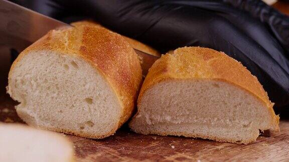 用小麦粉制成的切片软法国面包