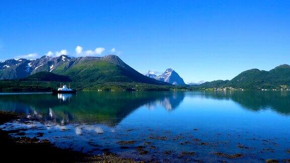 渡轮的十字架挪威美丽的大自然