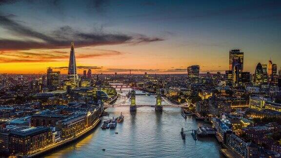 空中俯瞰伦敦城和伦敦塔桥