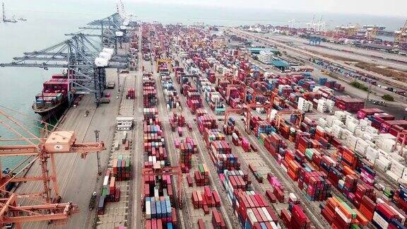 航拍集装箱货运船码头工业港