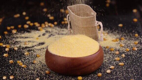 煮玉米粥用的黄色玉米粒粉