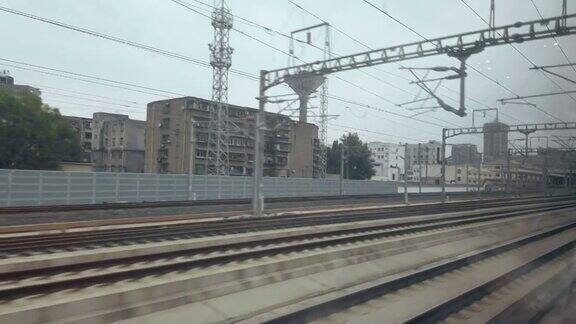 从中国四川的高铁来看