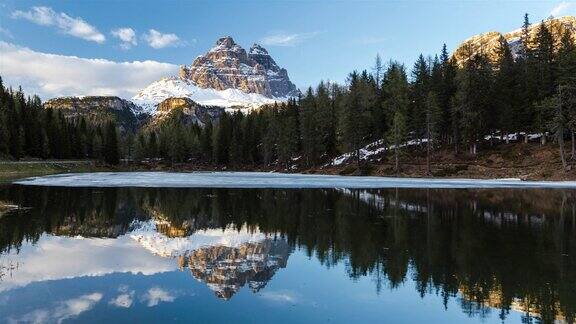 拉瓦雷多和安托诺湖(安托诺湖)的白天到夜晚的时间流逝Dolomites意大利